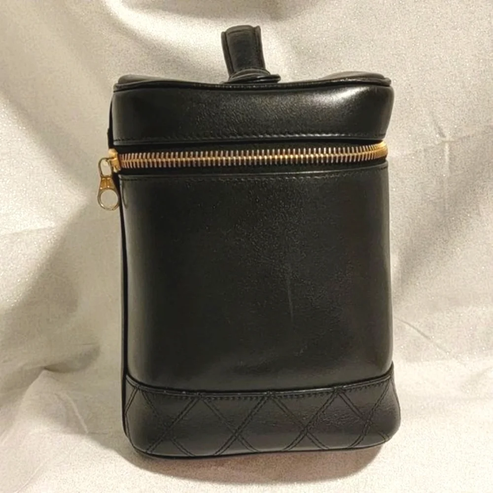 Authentic CHANEL Black Lambskin Leather Vanity Case - Picture 4 of 14